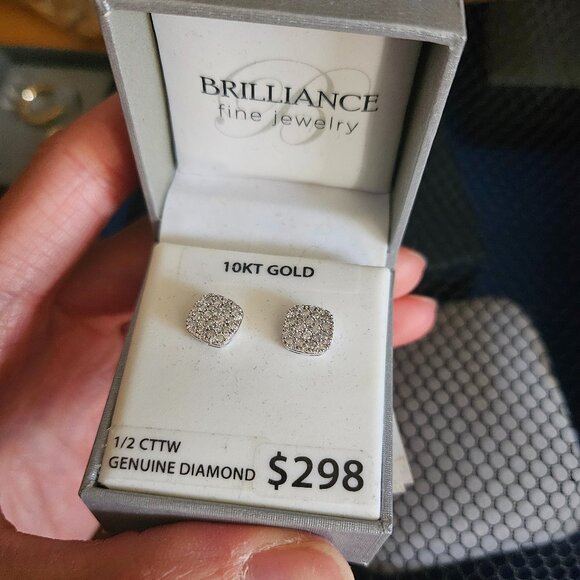 NEW 10kt Diamond earring - Picture 1 of 1